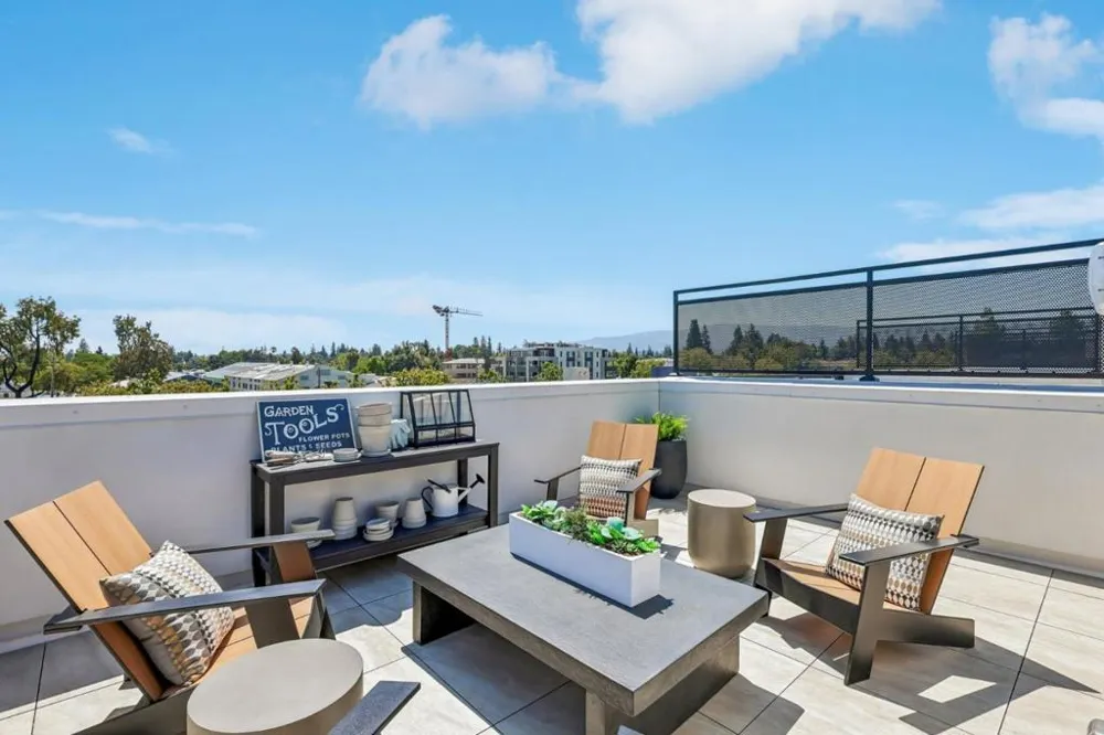 422 Acacia Avenue Palo Alto, CA 94306