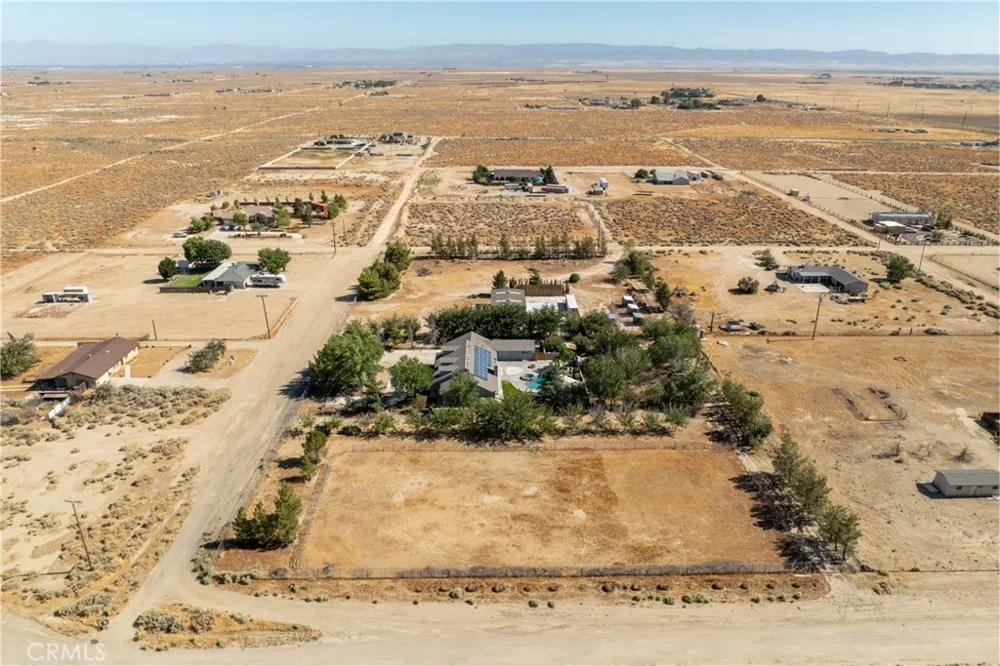 5653 Willow Avenue Rosamond, CA 93560