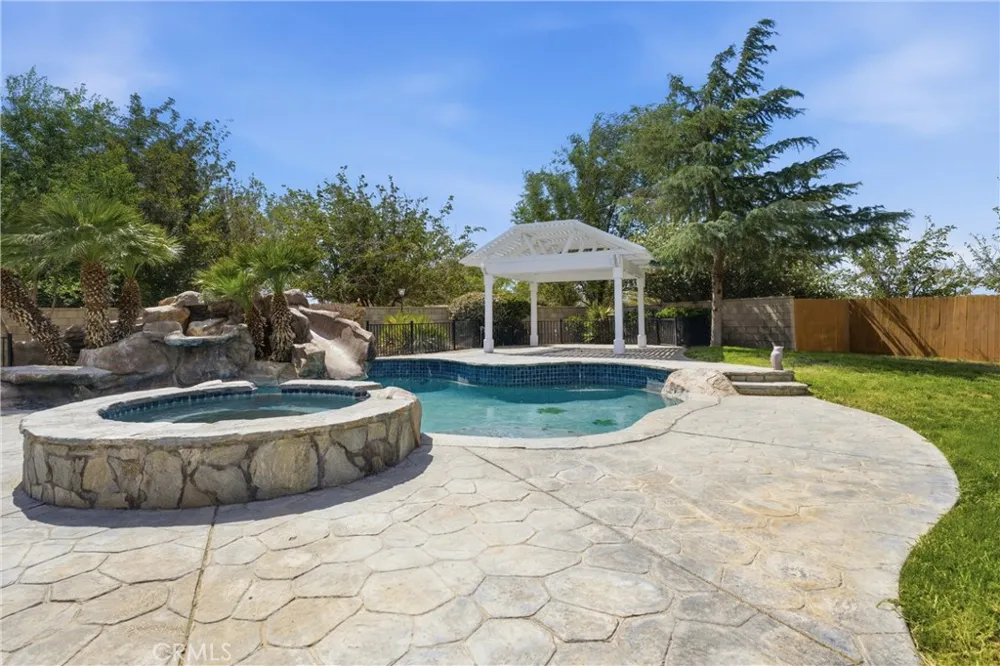 5653 Willow Avenue Rosamond, CA 93560
