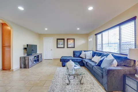 188 S Lincoln Ave. #3