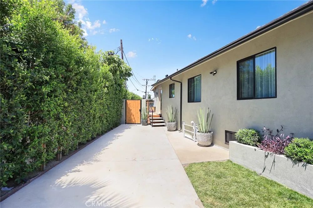 225 Branch Highland Park, CA 90042