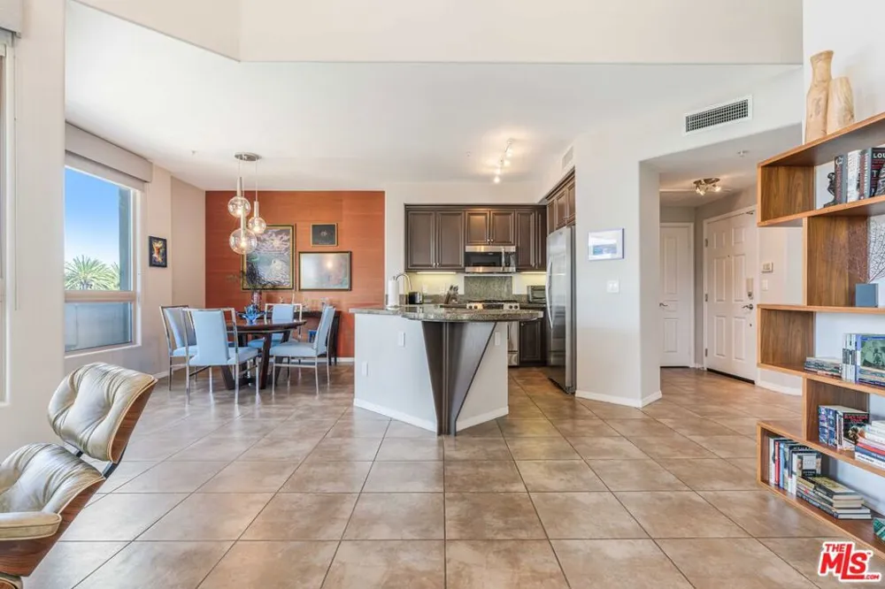 13044 Pacific Promenade #414 Playa Vista, CA 90094