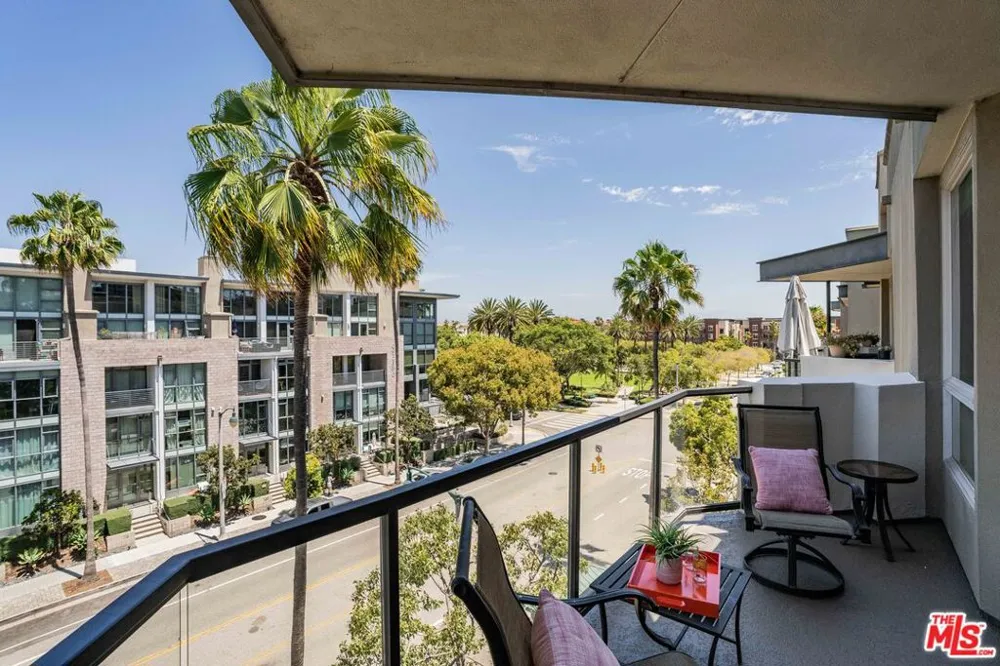 13044 Pacific Promenade #414 Playa Vista, CA 90094