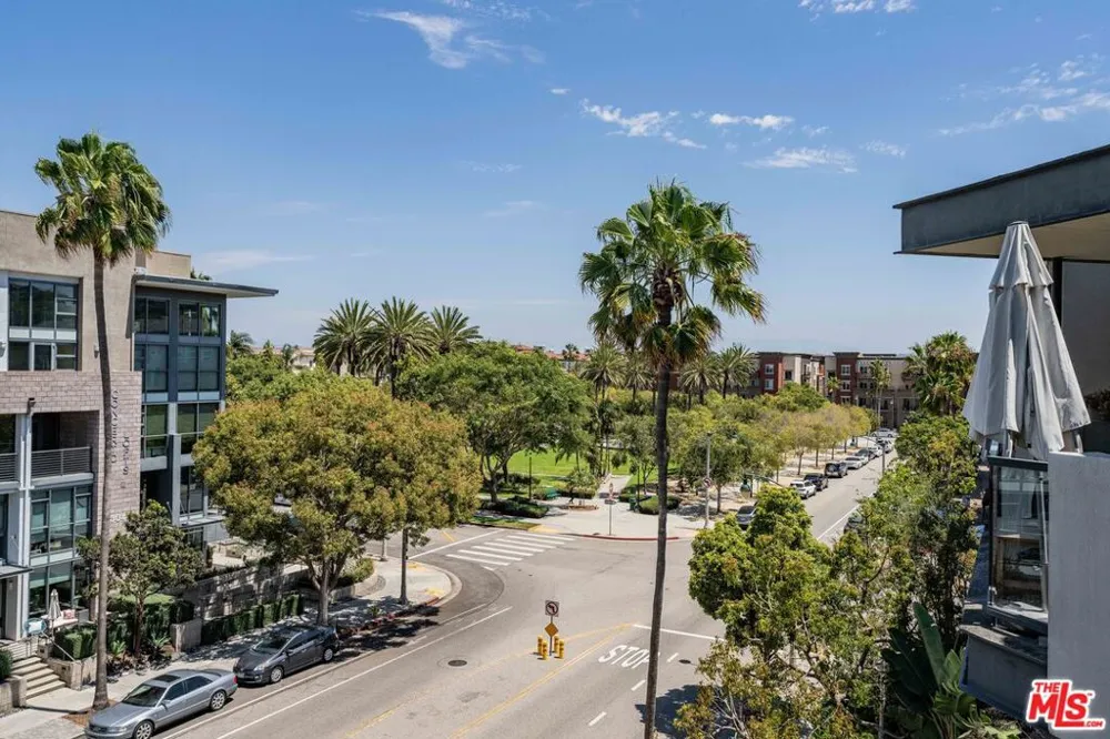 13044 Pacific Promenade #414 Playa Vista, CA 90094