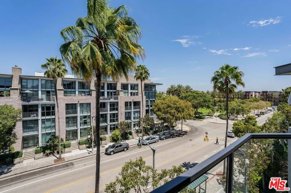 13044 Pacific Promenade #414 Playa Vista, CA 90094