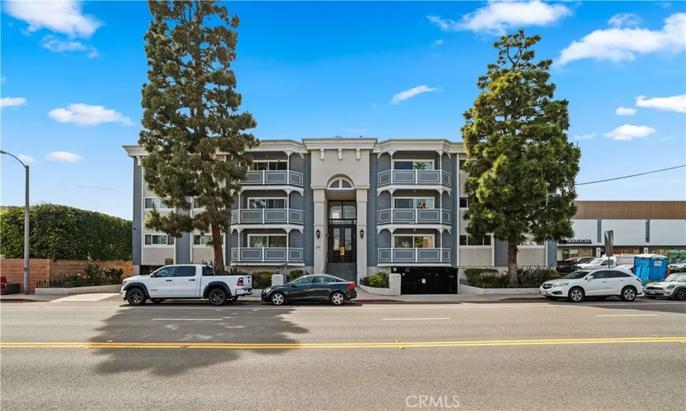 2411 Prospect Avenue #125 Hermosa Beach, CA 90254