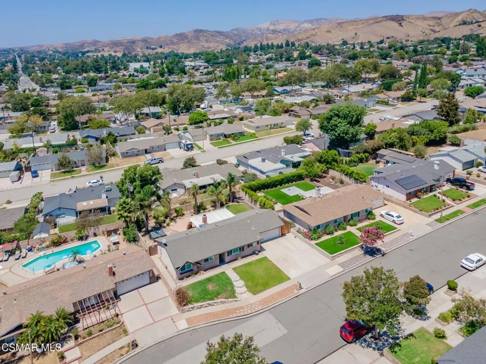 3217 Hamlin Avenue Simi Valley, CA 93063