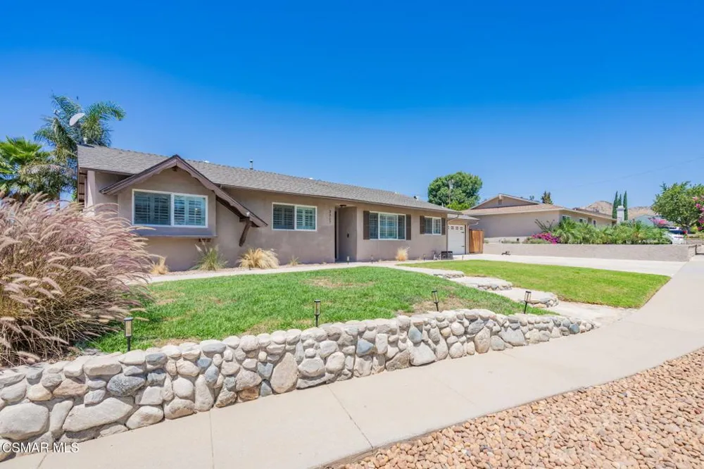3217 Hamlin Avenue Simi Valley, CA 93063