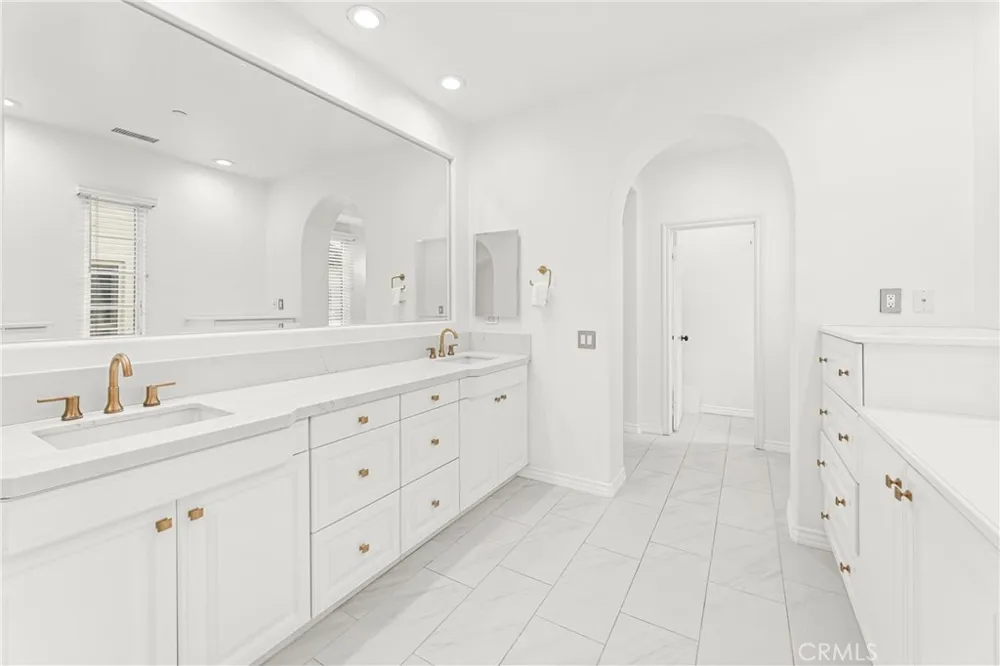 33 ROSE TRELLIS Irvine, CA 92603