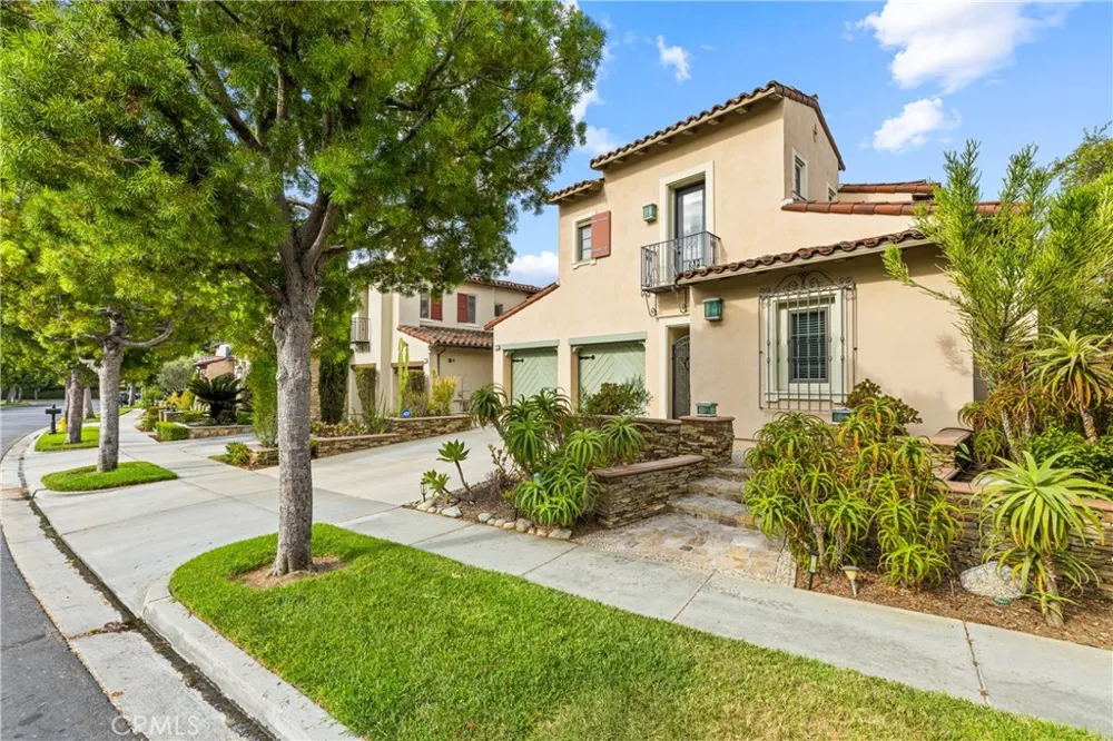 33 ROSE TRELLIS Irvine, CA 92603