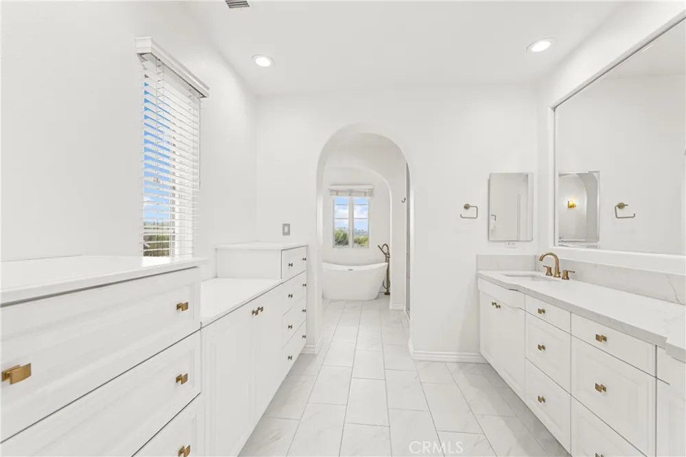 33 ROSE TRELLIS Irvine, CA 92603