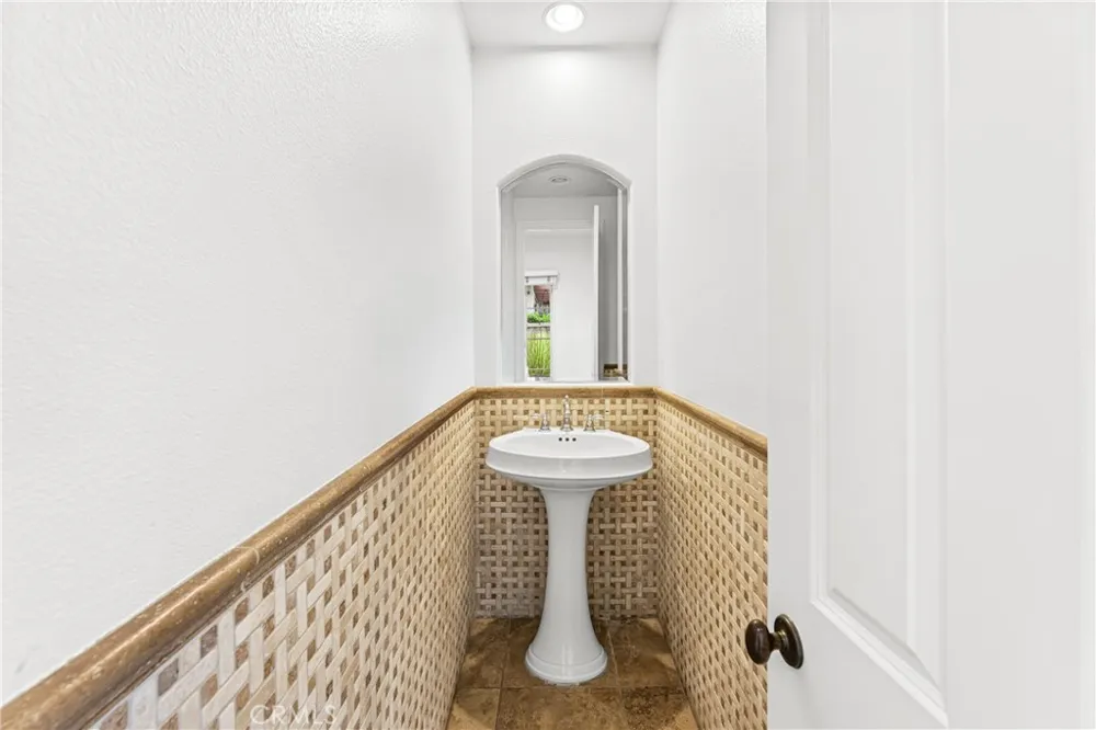 33 ROSE TRELLIS Irvine, CA 92603