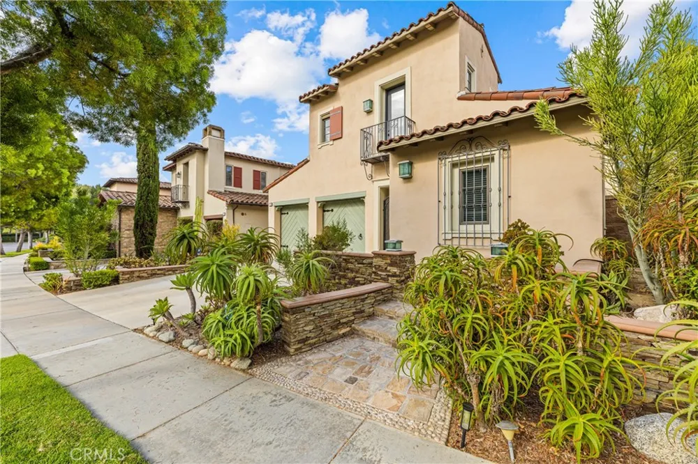 33 ROSE TRELLIS Irvine, CA 92603