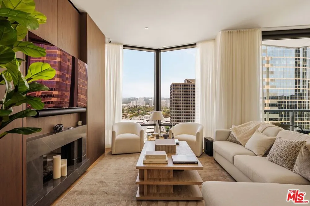 211 W Elm Court #13E Los Angeles, CA 90067