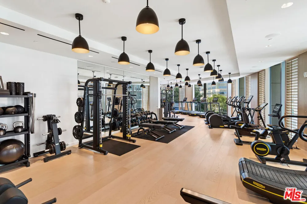 211 W Elm Court #13E Los Angeles, CA 90067