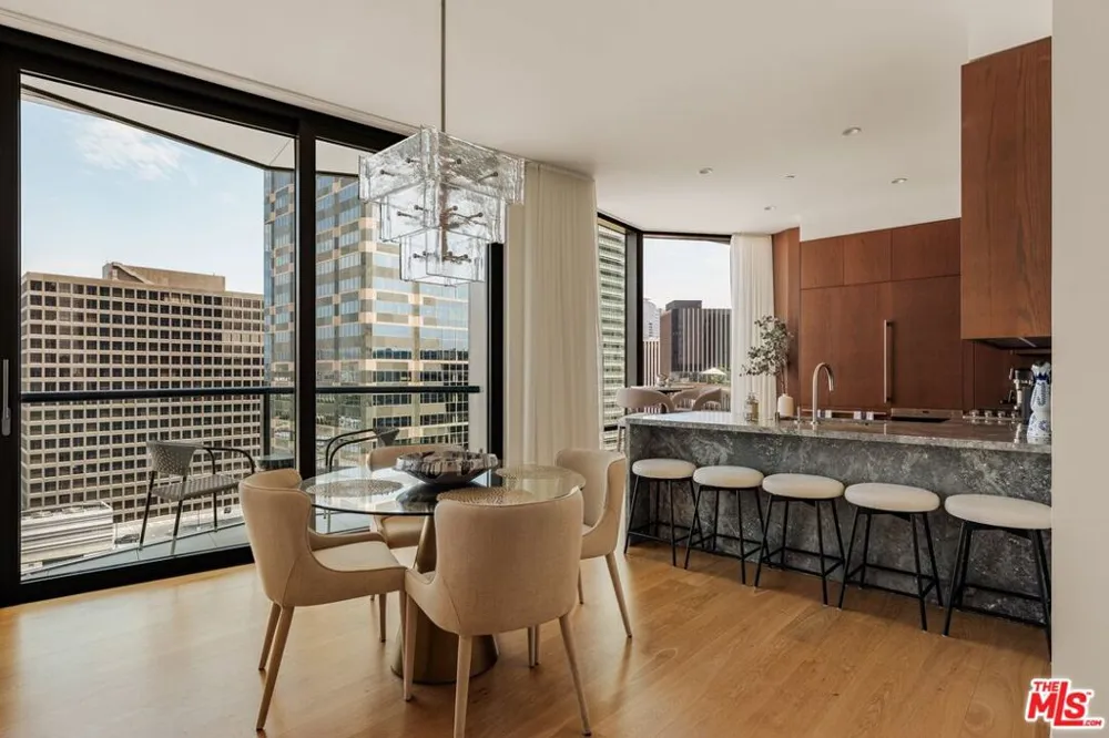 211 W Elm Court #13E Los Angeles, CA 90067