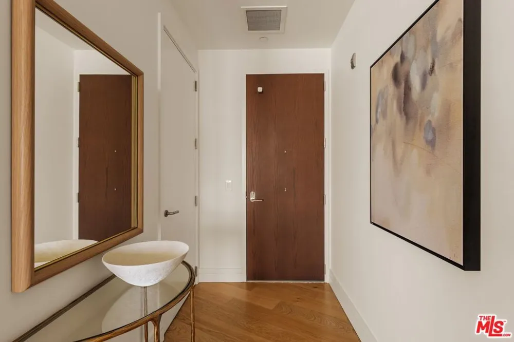 211 W Elm Court #13E Los Angeles, CA 90067