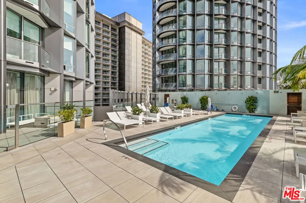 211 W Elm Court #13E Los Angeles, CA 90067