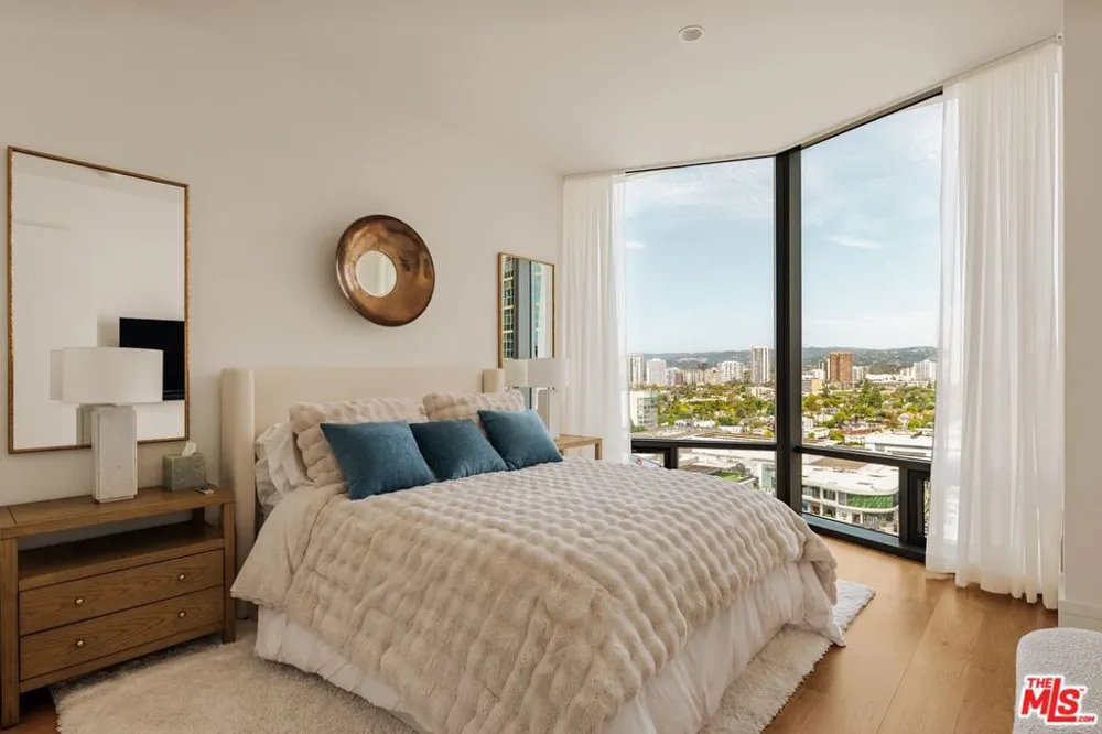 211 W Elm Court #13E Los Angeles, CA 90067