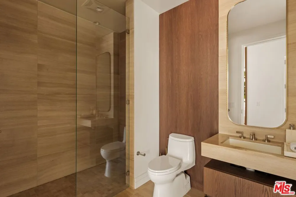 211 W Elm Court #13E Los Angeles, CA 90067