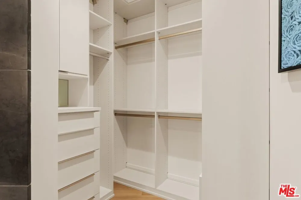 211 W Elm Court #13E Los Angeles, CA 90067