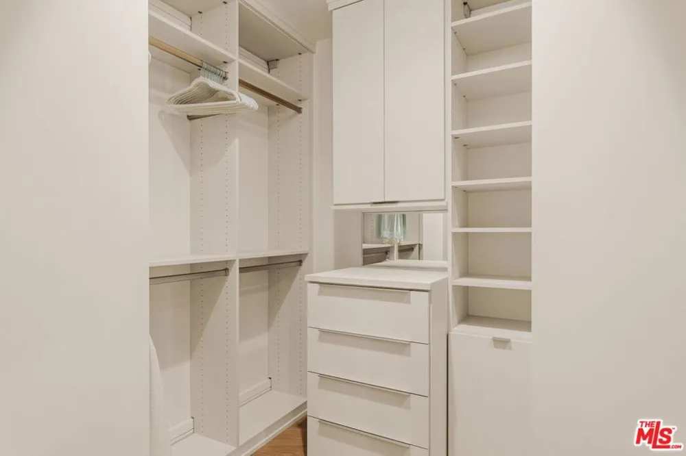 211 W Elm Court #13E Los Angeles, CA 90067