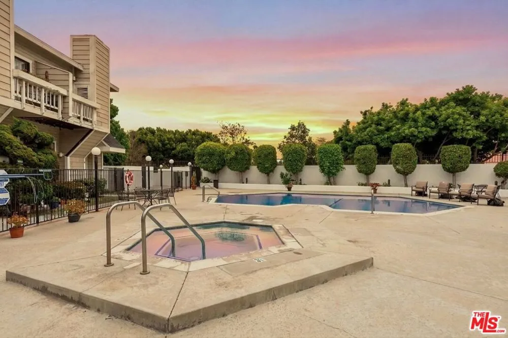 4658 Don Lorenzo Drive #G Los Angeles, CA 90008