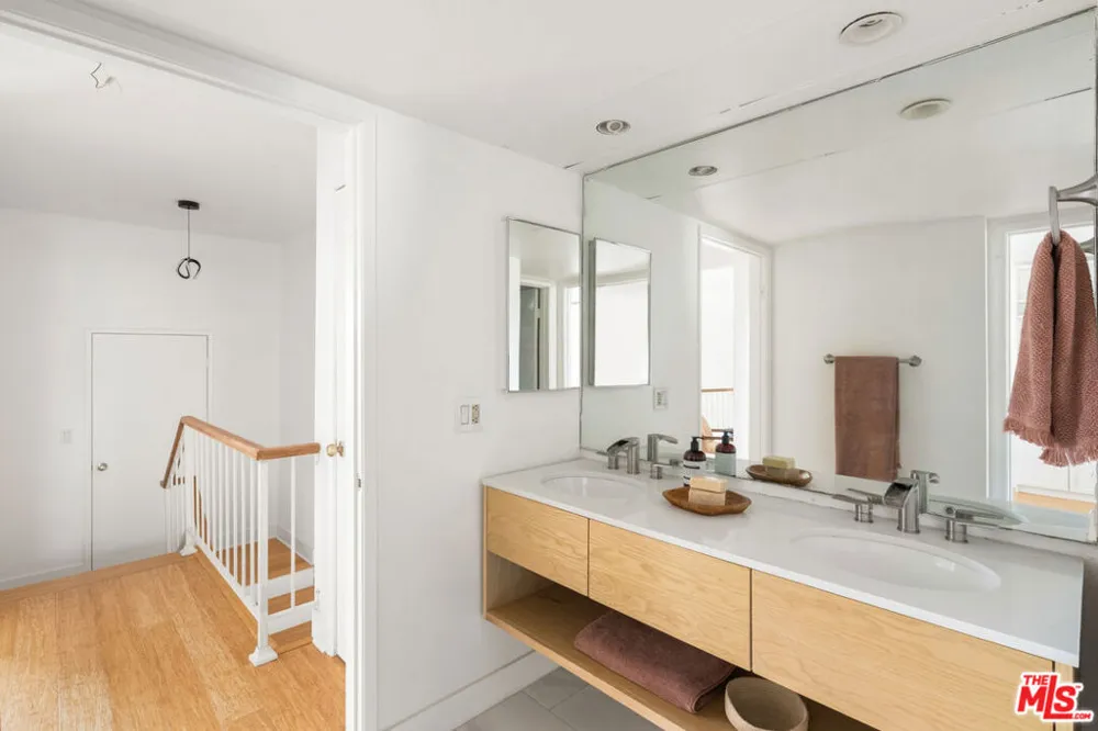 4658 Don Lorenzo Drive #G Los Angeles, CA 90008