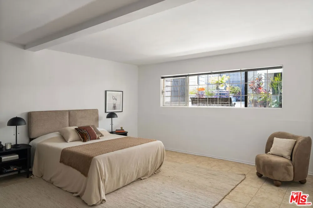4658 Don Lorenzo Drive #G Los Angeles, CA 90008