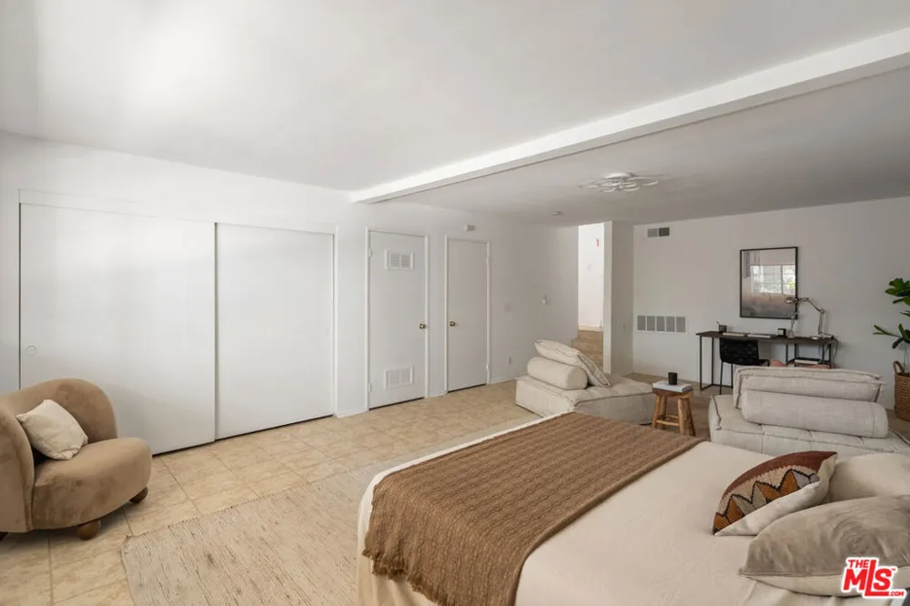 4658 Don Lorenzo Drive #G Los Angeles, CA 90008
