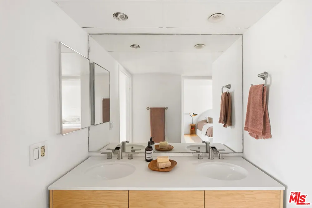 4658 Don Lorenzo Drive #G Los Angeles, CA 90008
