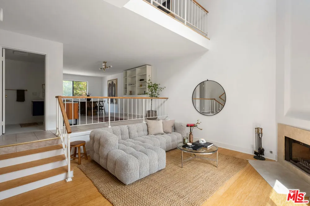 4658 Don Lorenzo Drive #G Los Angeles, CA 90008