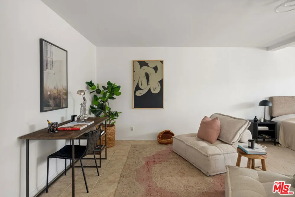 4658 Don Lorenzo Drive #G Los Angeles, CA 90008