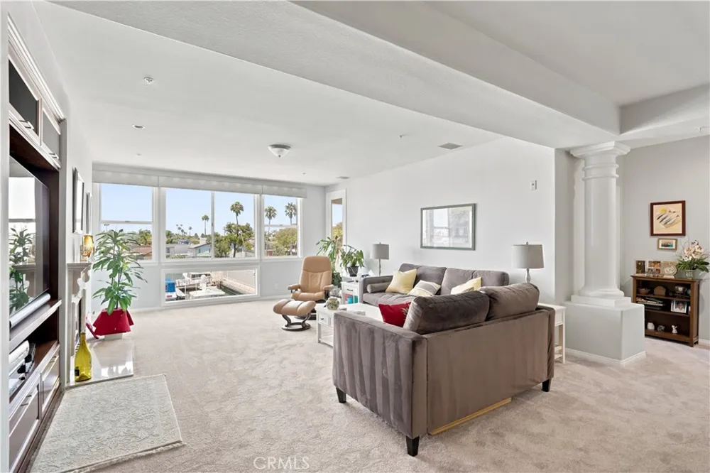 4167 Warner #205 Huntington Beach, CA 92649