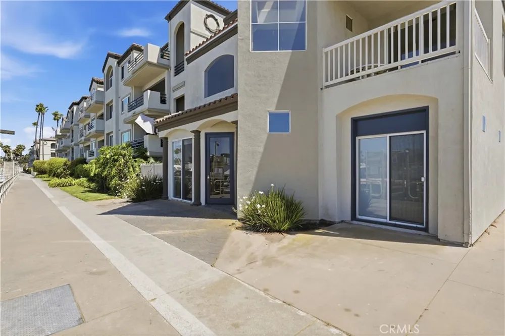 4167 Warner #205 Huntington Beach, CA 92649