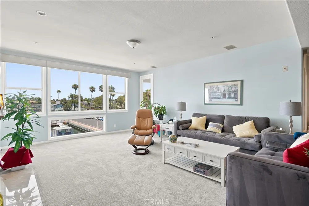 4167 Warner #205 Huntington Beach, CA 92649