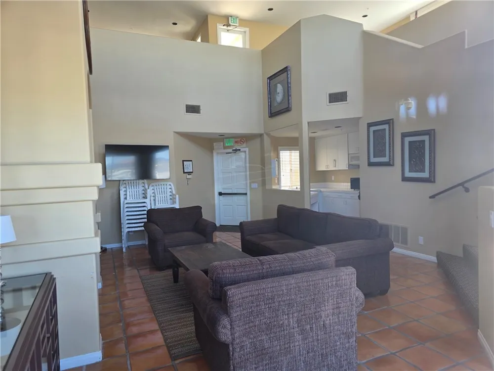 4167 Warner #205 Huntington Beach, CA 92649
