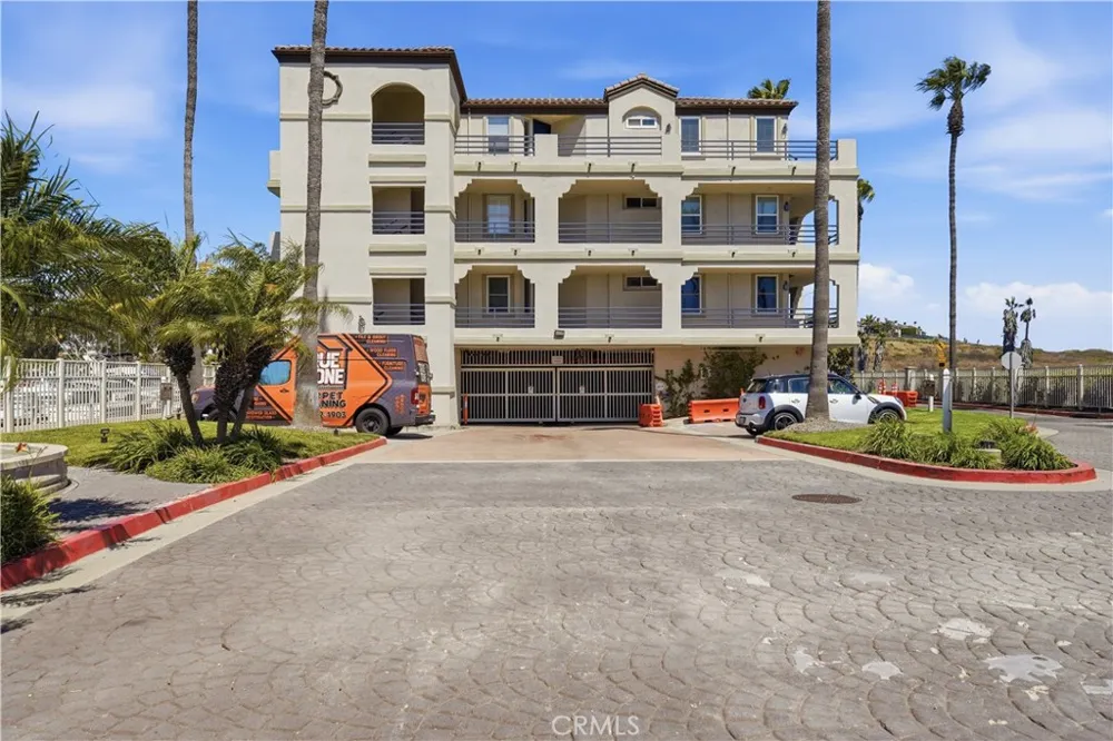 4167 Warner #205 Huntington Beach, CA 92649