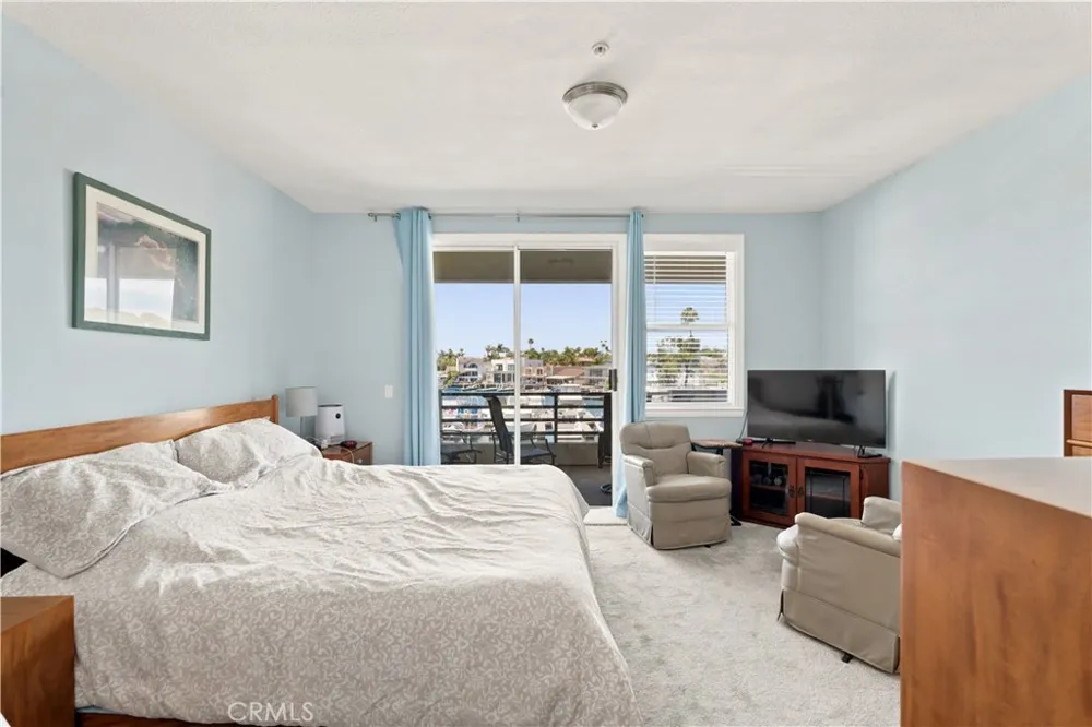 4167 Warner #205 Huntington Beach, CA 92649