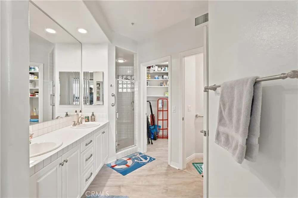 4167 Warner #205 Huntington Beach, CA 92649