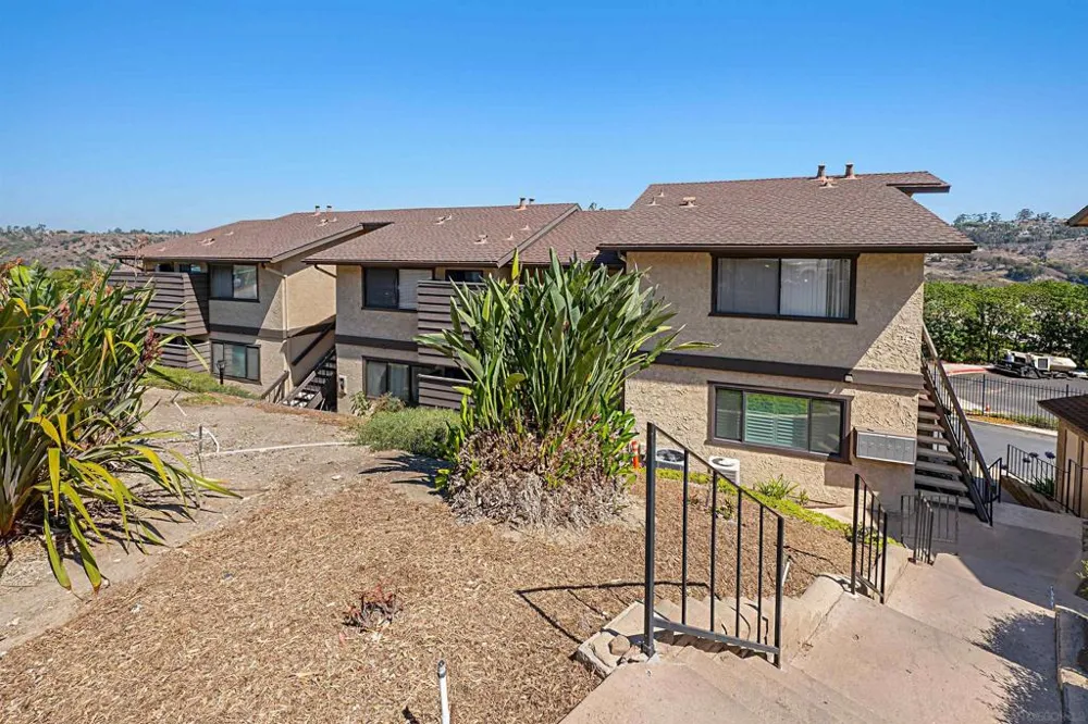 5125 FONTAINE STREET #105 Del Cerro, CA 92120