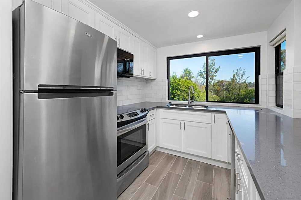 5125 FONTAINE STREET #105 Del Cerro, CA 92120
