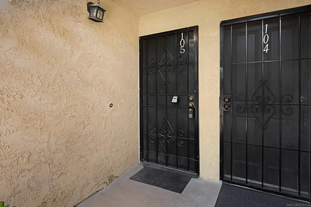 5125 FONTAINE STREET #105 Del Cerro, CA 92120