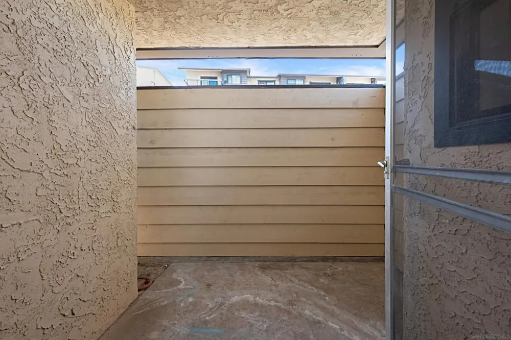 5125 FONTAINE STREET #105 Del Cerro, CA 92120
