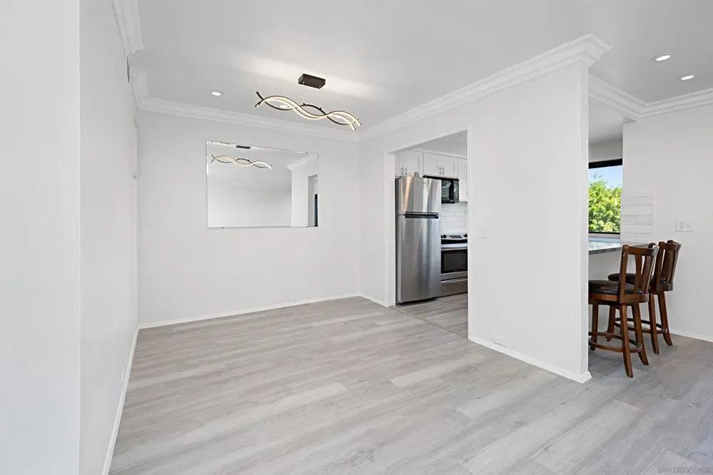 5125 FONTAINE STREET #105 Del Cerro, CA 92120
