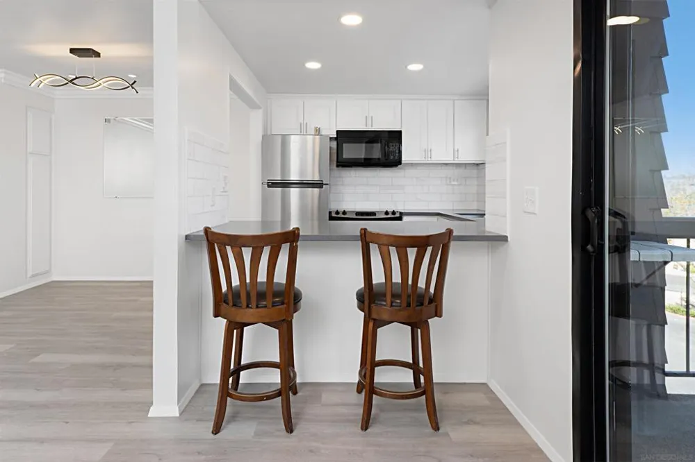 5125 FONTAINE STREET #105 Del Cerro, CA 92120