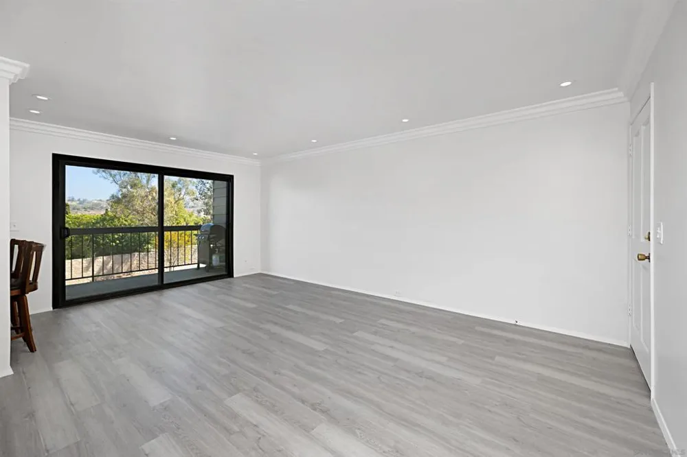 5125 FONTAINE STREET #105 Del Cerro, CA 92120
