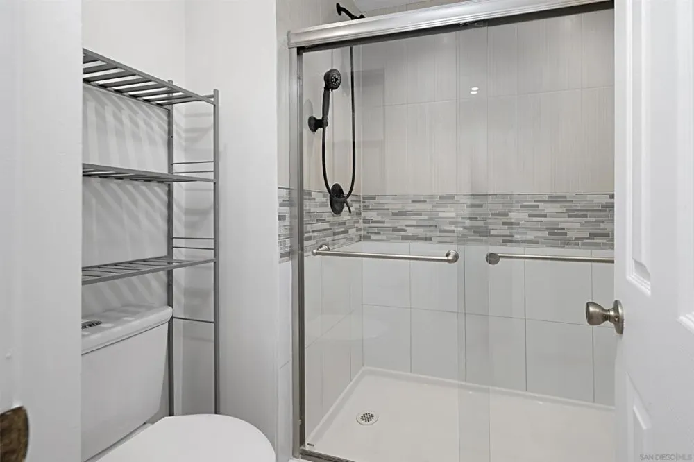 5125 FONTAINE STREET #105 Del Cerro, CA 92120