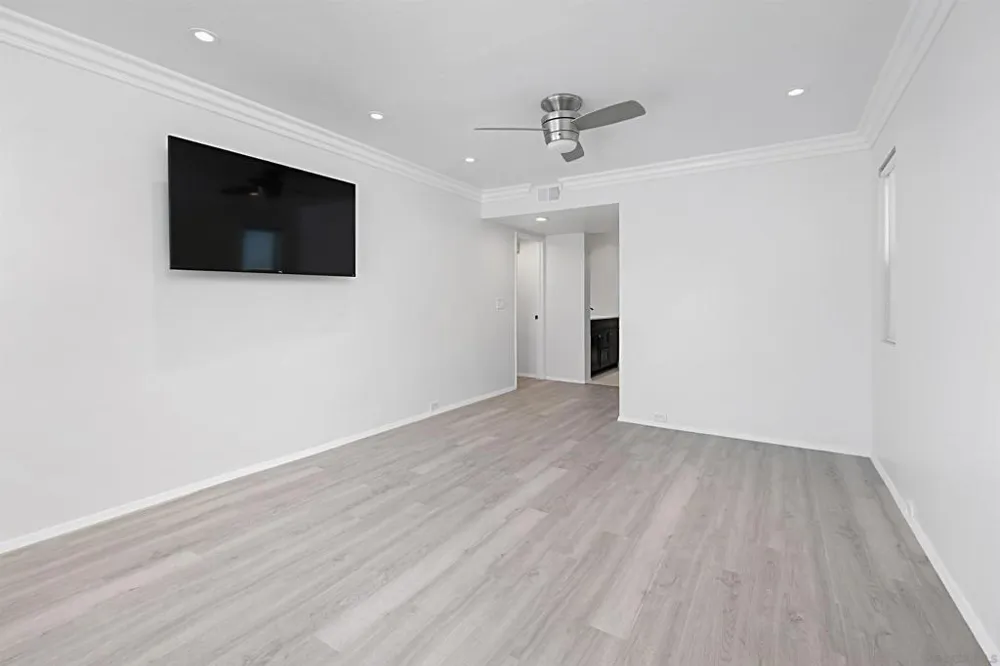 5125 FONTAINE STREET #105 Del Cerro, CA 92120