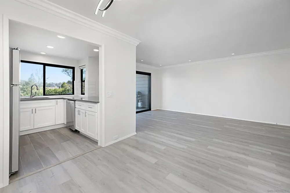 5125 FONTAINE STREET #105 Del Cerro, CA 92120